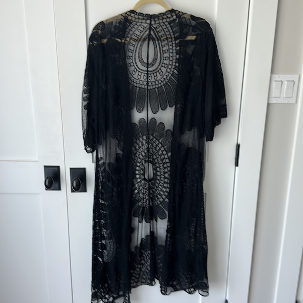 Black lace coverup one size fits most - Picture 4 of 4